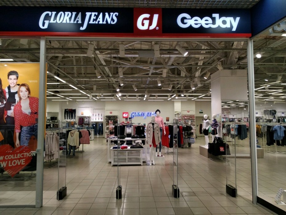 Девушки блондинки в шортах