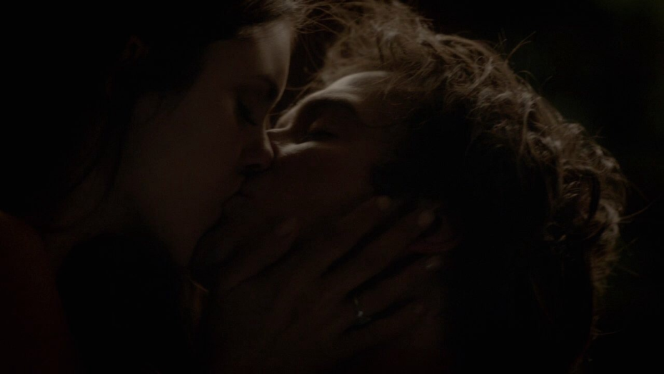 Поцелуй Елены и Деймона 3 сезон 19 серия