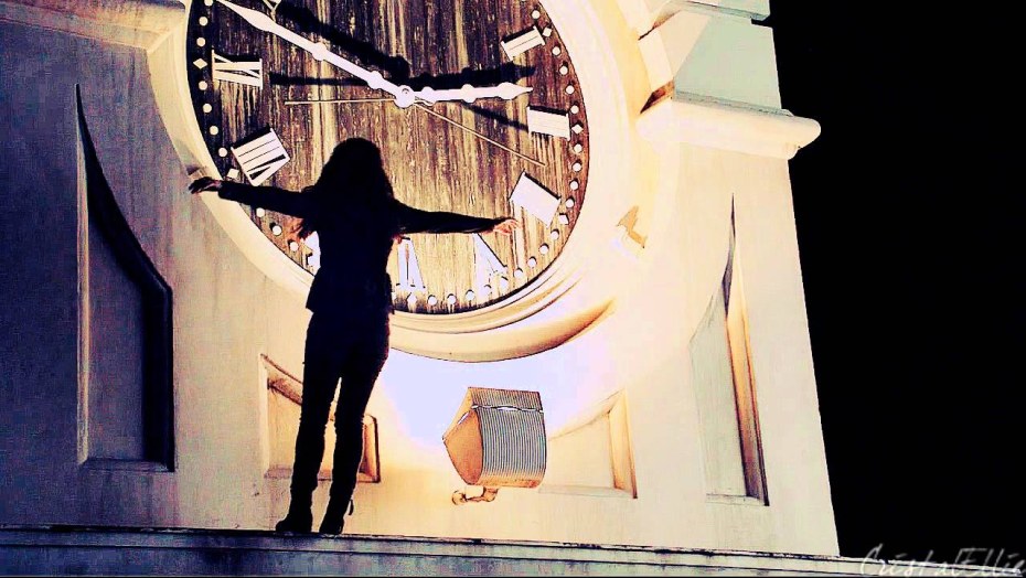 Кэтрин Пирс на крыше