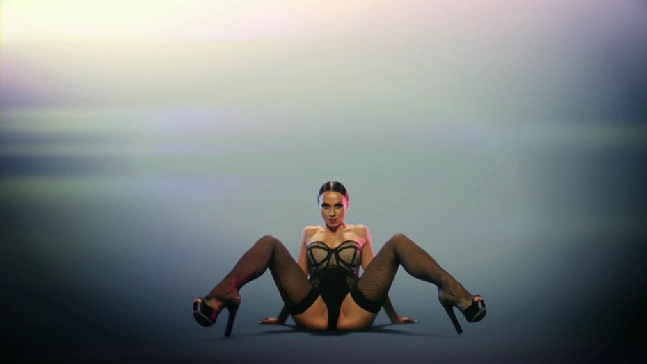 Iggy Azalea change your Life клип