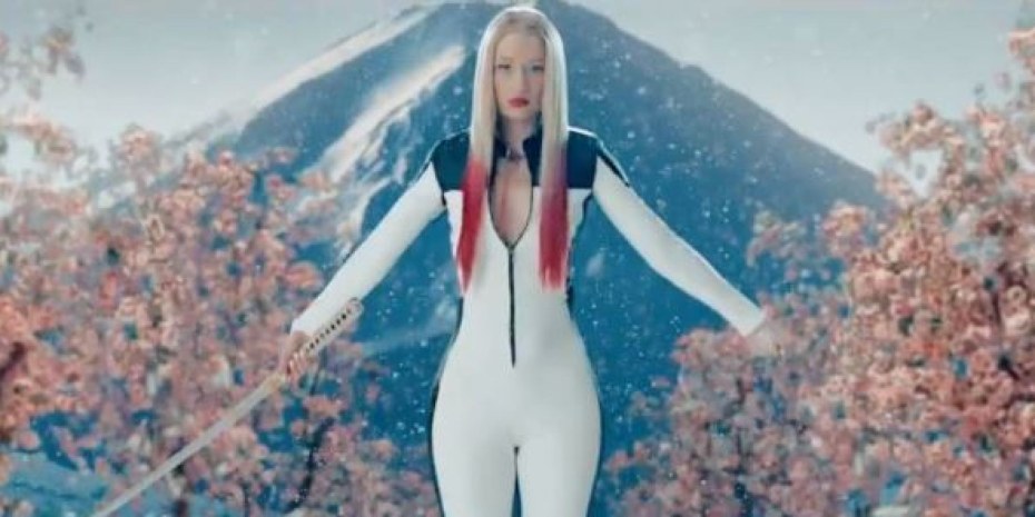 Неоновая девушка