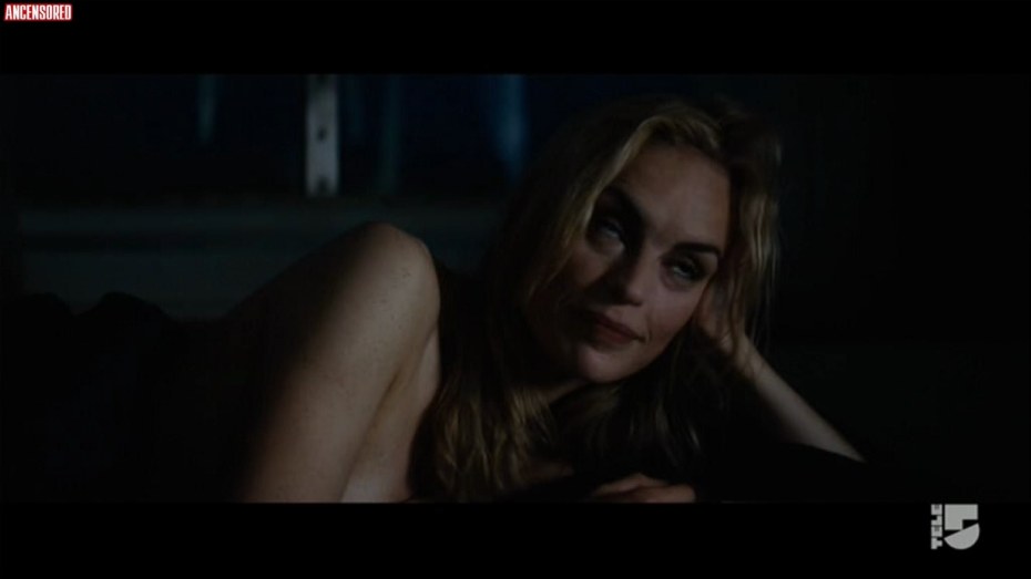 Голенькие сиськи актрисы из фильма Нина