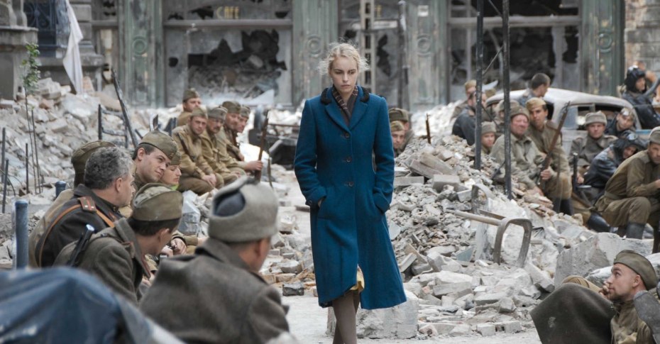 Нина Хосс в купальнике