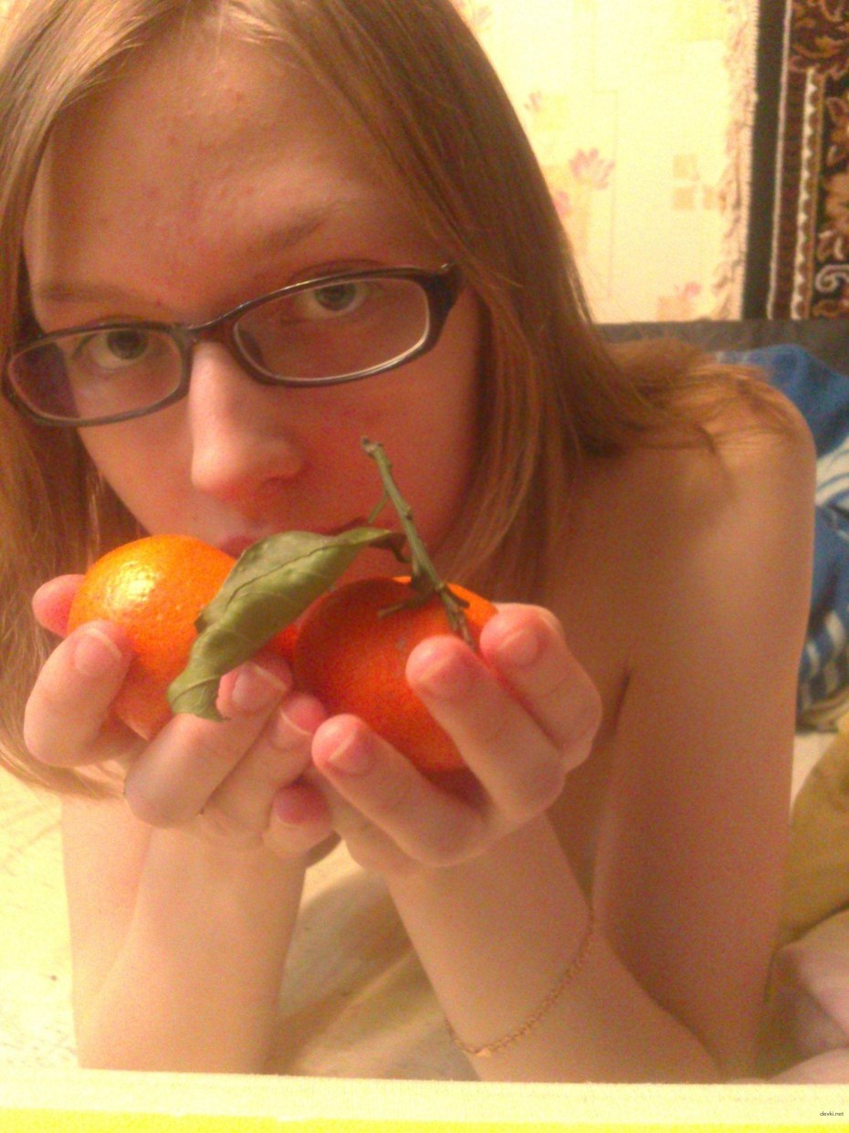 Людмила Будник голая в чулках