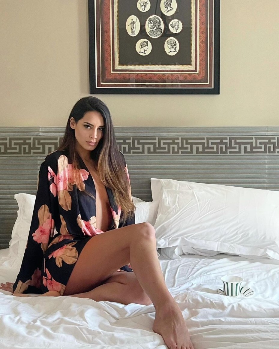 Раффаэлла Модуньо секси