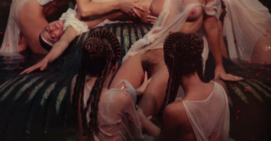 Самые яркие эротические сцены в КАЛИГУЛЕ