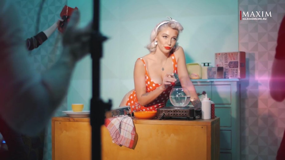 Ивлеева показала киску