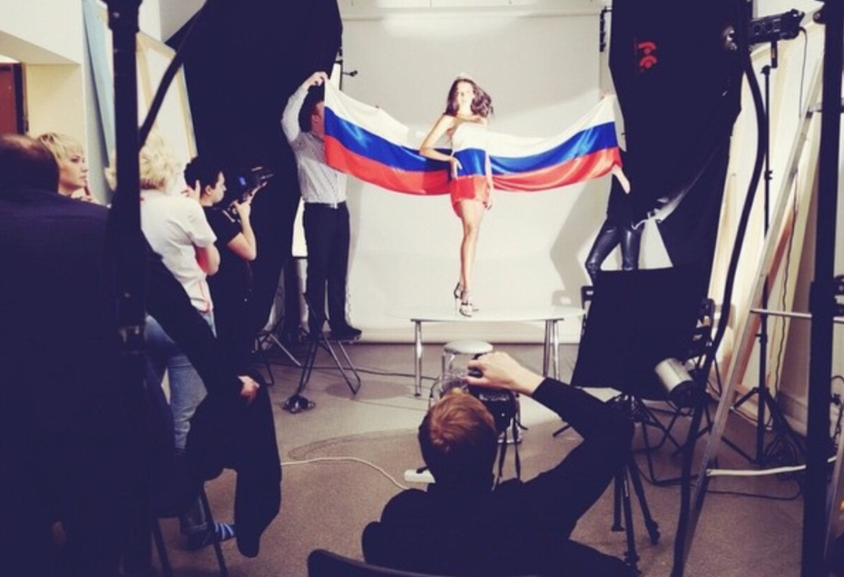 Софья Никитчук в купальнике