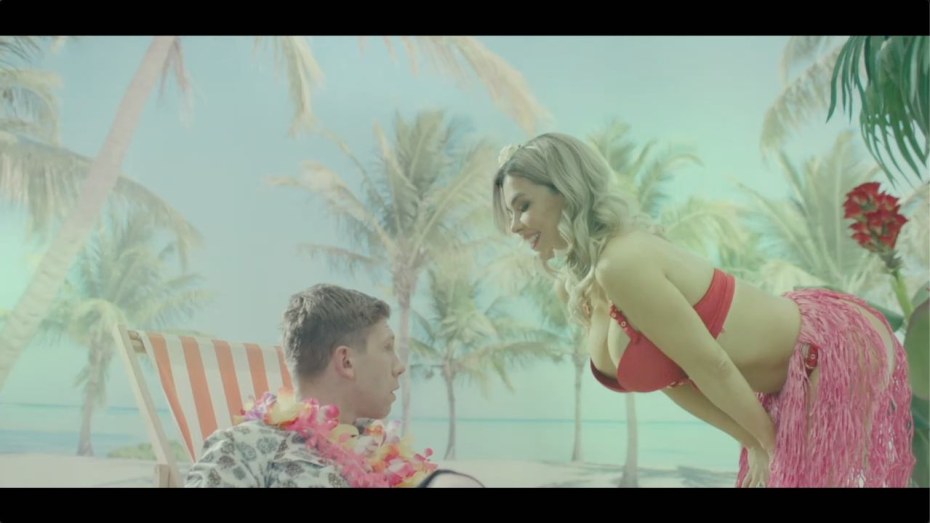 Карина Зверева в сериале Полярный горячие