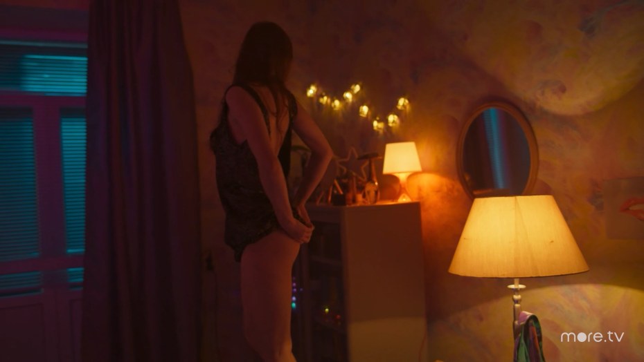 Милла Йовович без трусиков