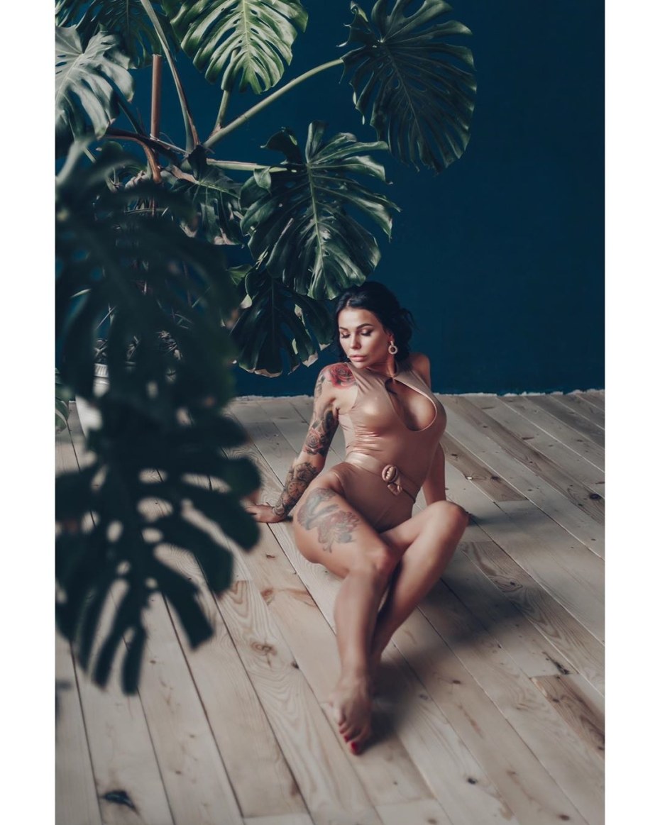 Александра Шева грудь