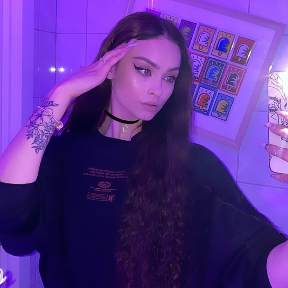 Настя Ивлеева пятая точка