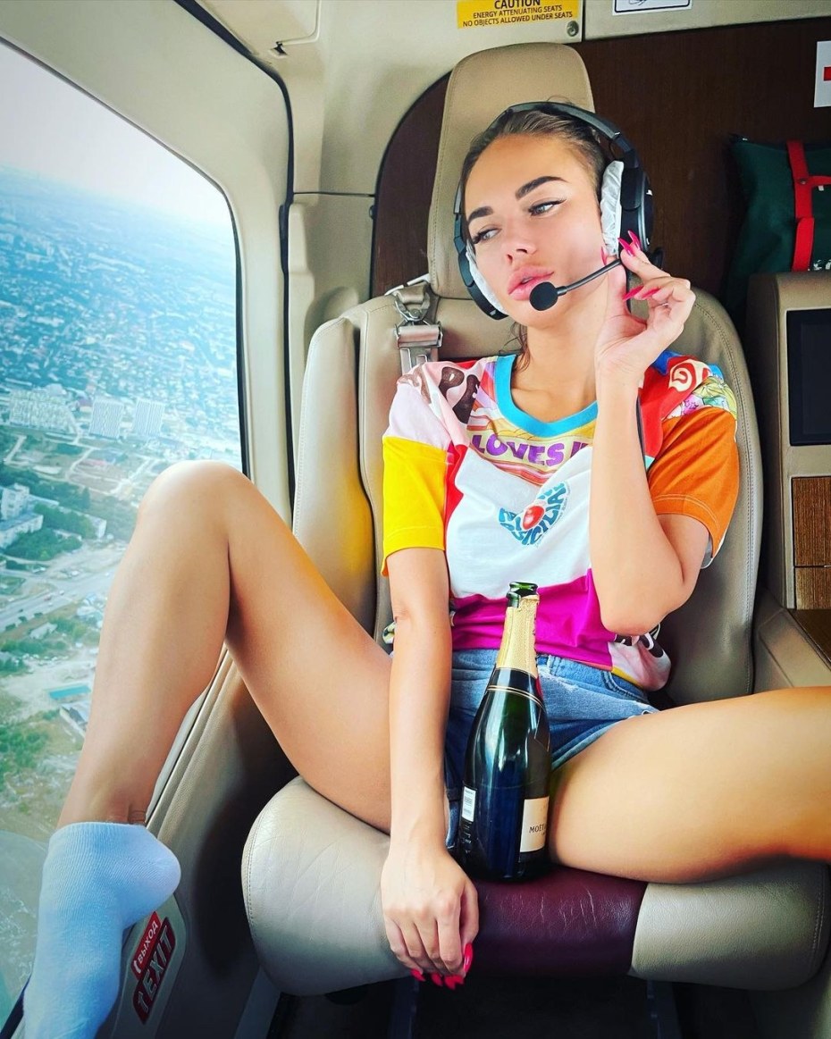 Яна Викторовна Кошкина ню