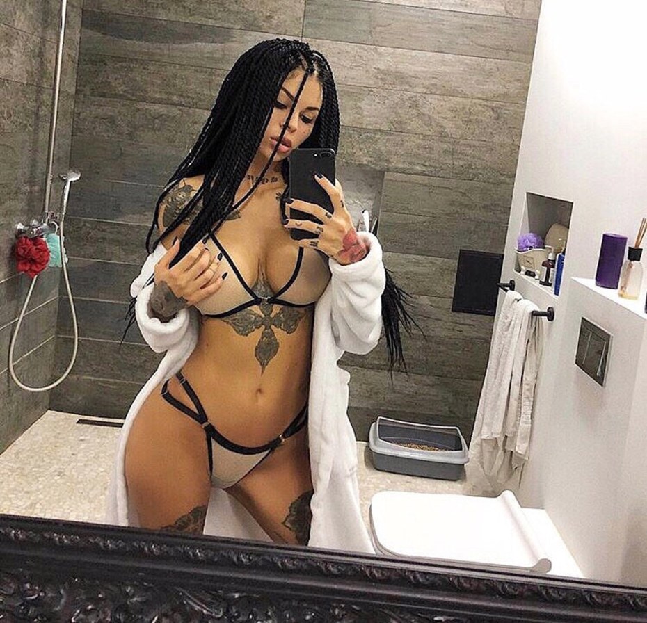 Илона Буковская в бассейне