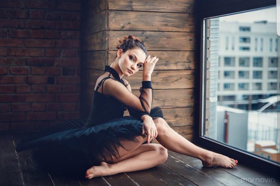 Анна Ардова в чулках