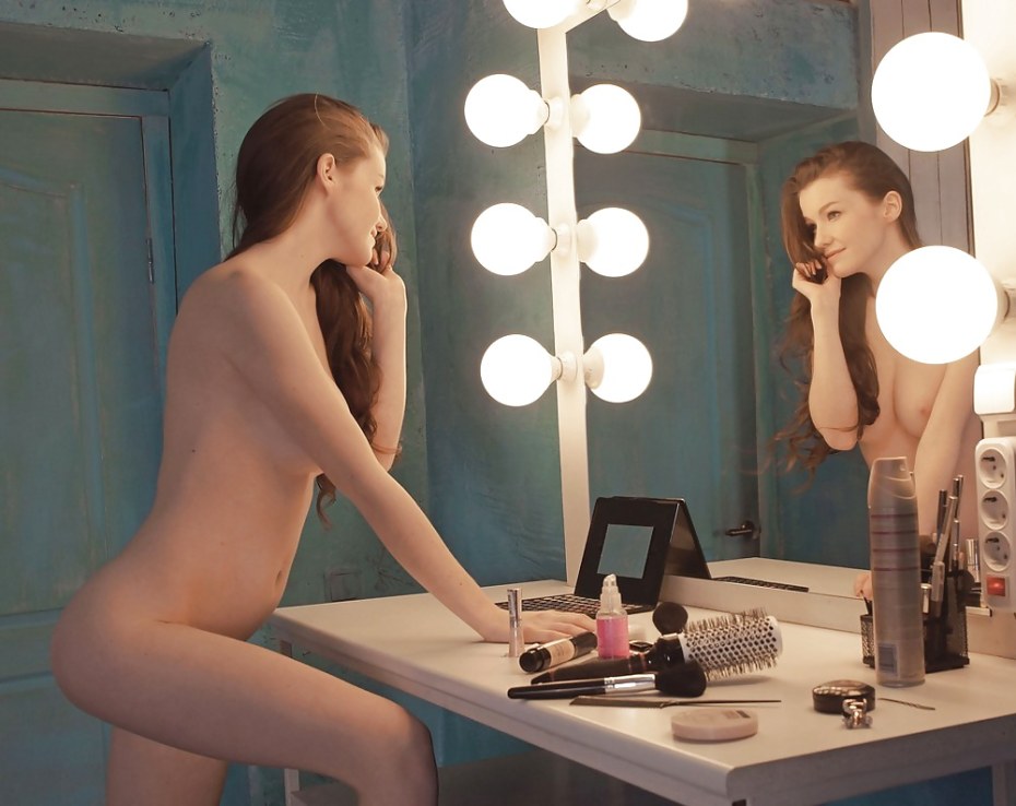 Актрисы голышом в гримерке