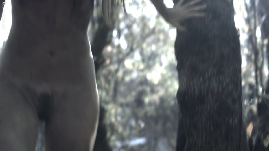 Сара Батлер я плюю на ваши могилы голая