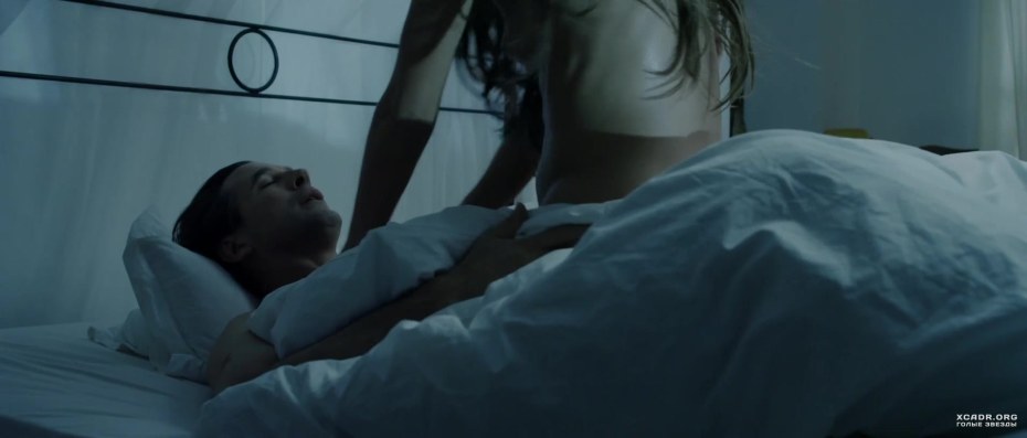 Трах девушки стоя сзади