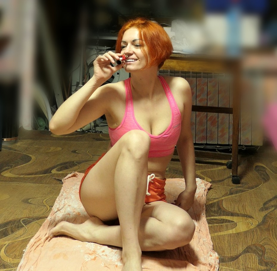 Crystal Hemphill в юбке