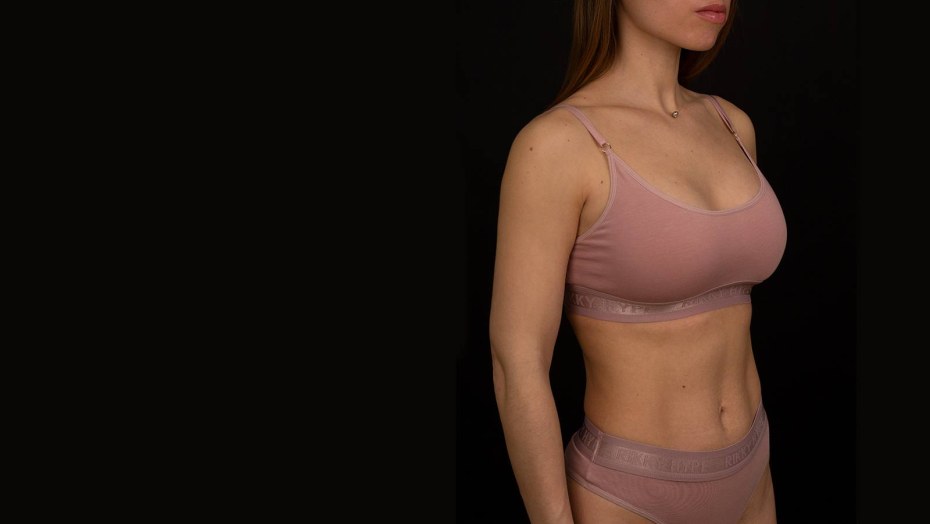 Секси Алеся Романова на фотосессии