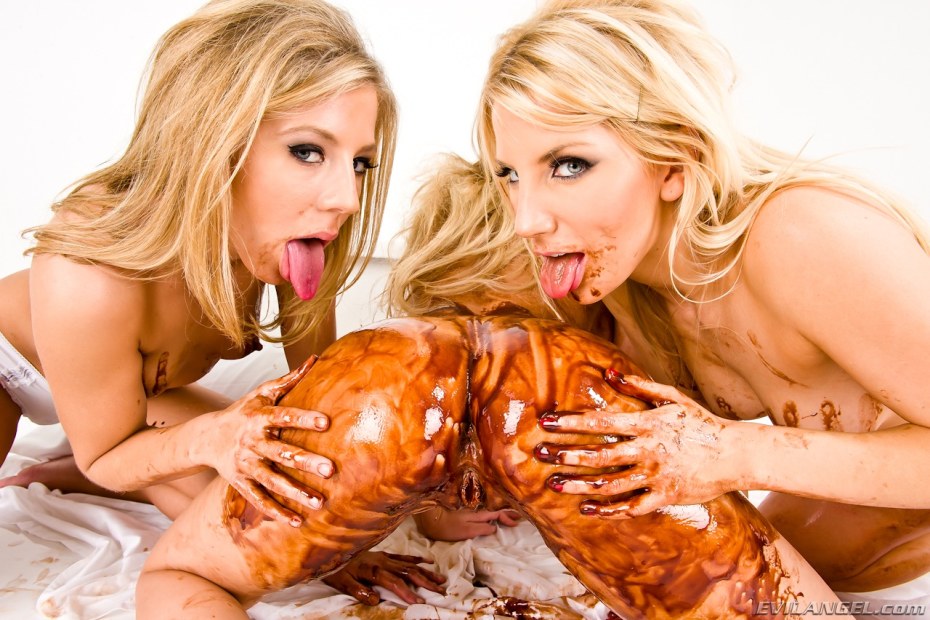 Девушка с пиццей