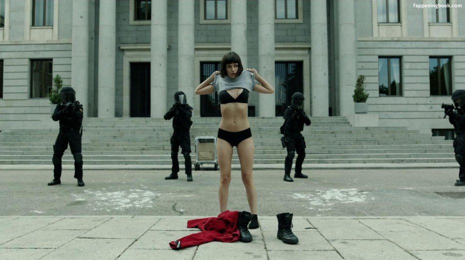 Урсула Корберо голые фото