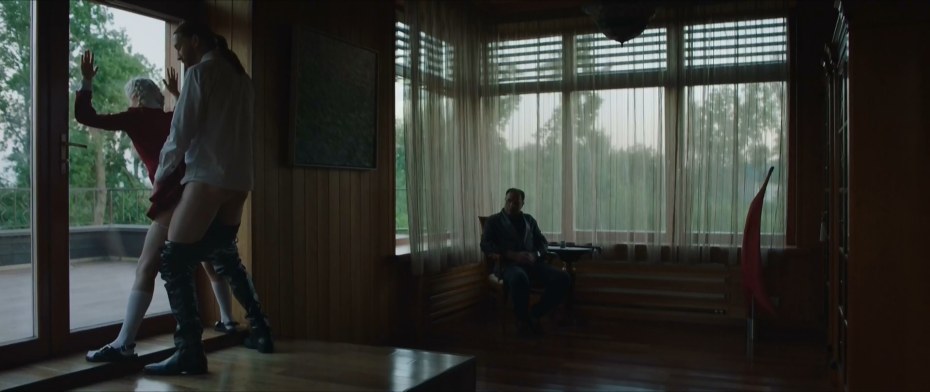 Голая Вера Брежнева без трусов