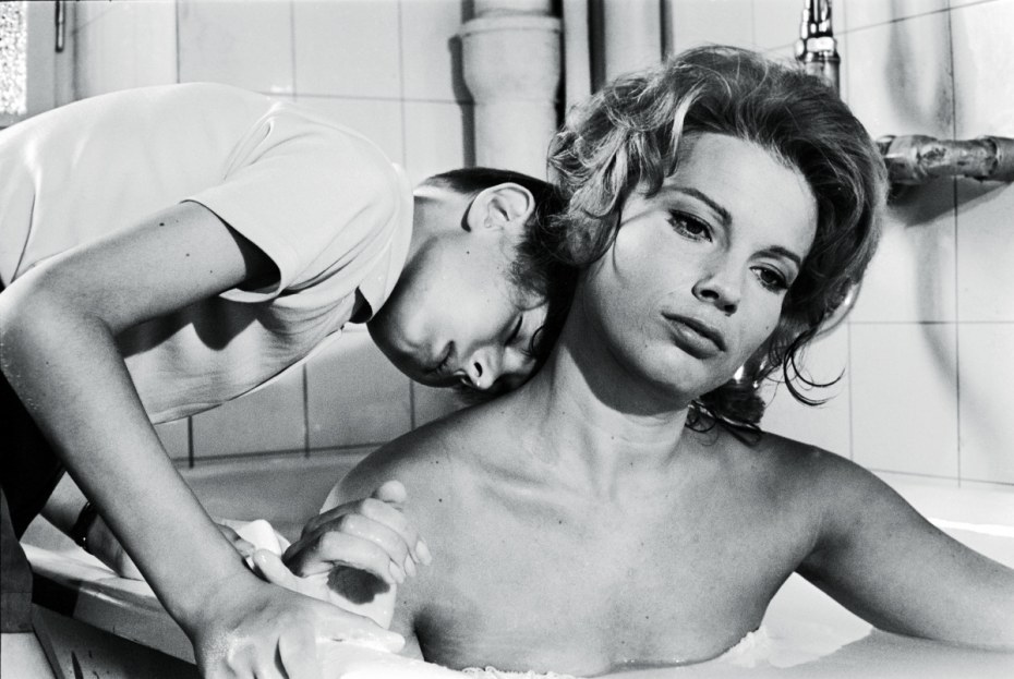 Леонор Уотлинг Black stockings