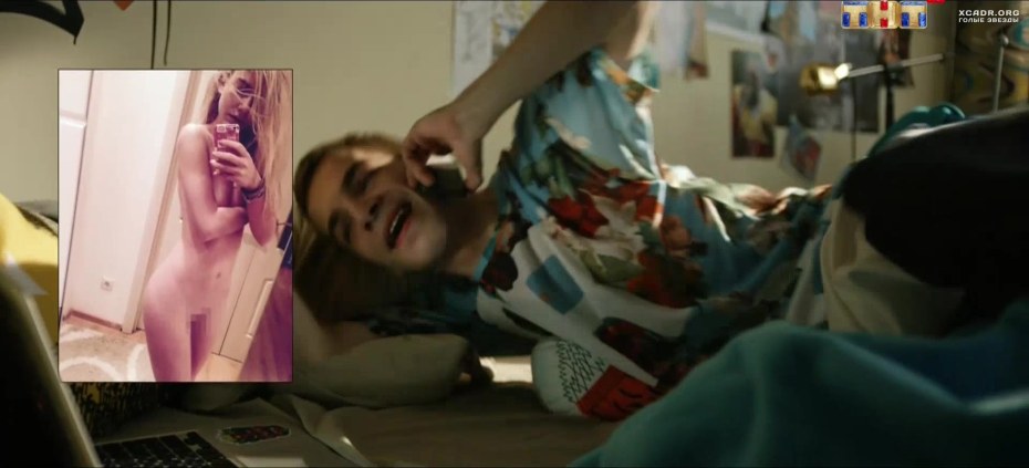 Елизавета Кононова ЗКД на кровати