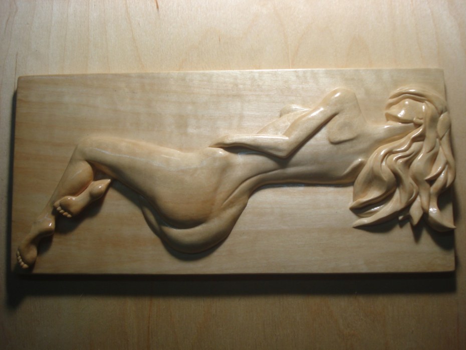 Резьба по дереву девушки