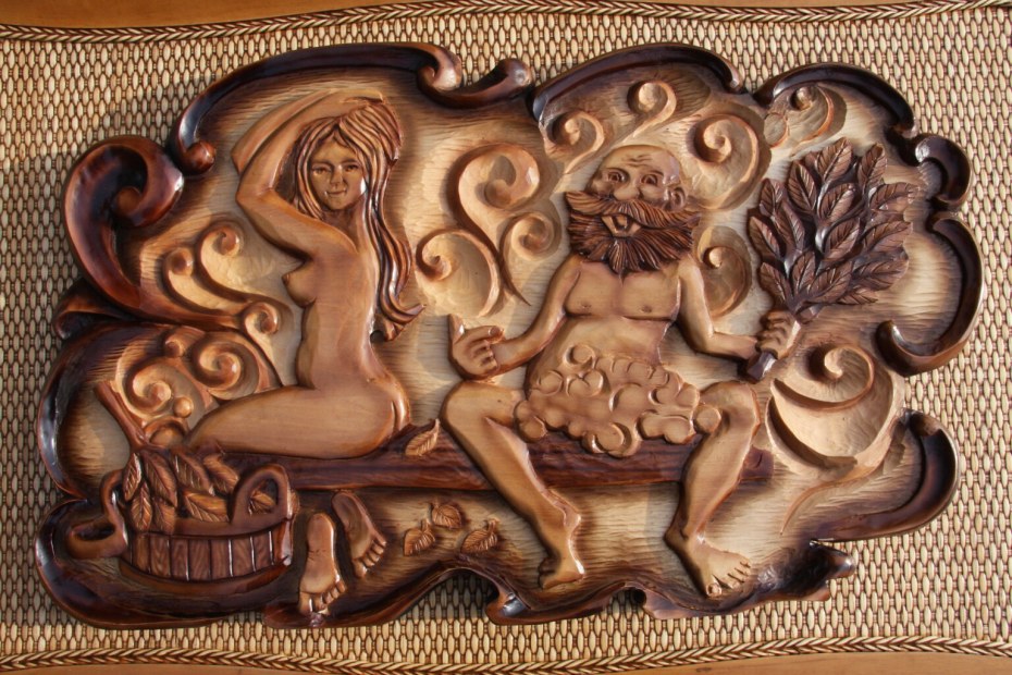 Эротическое панно из дерева