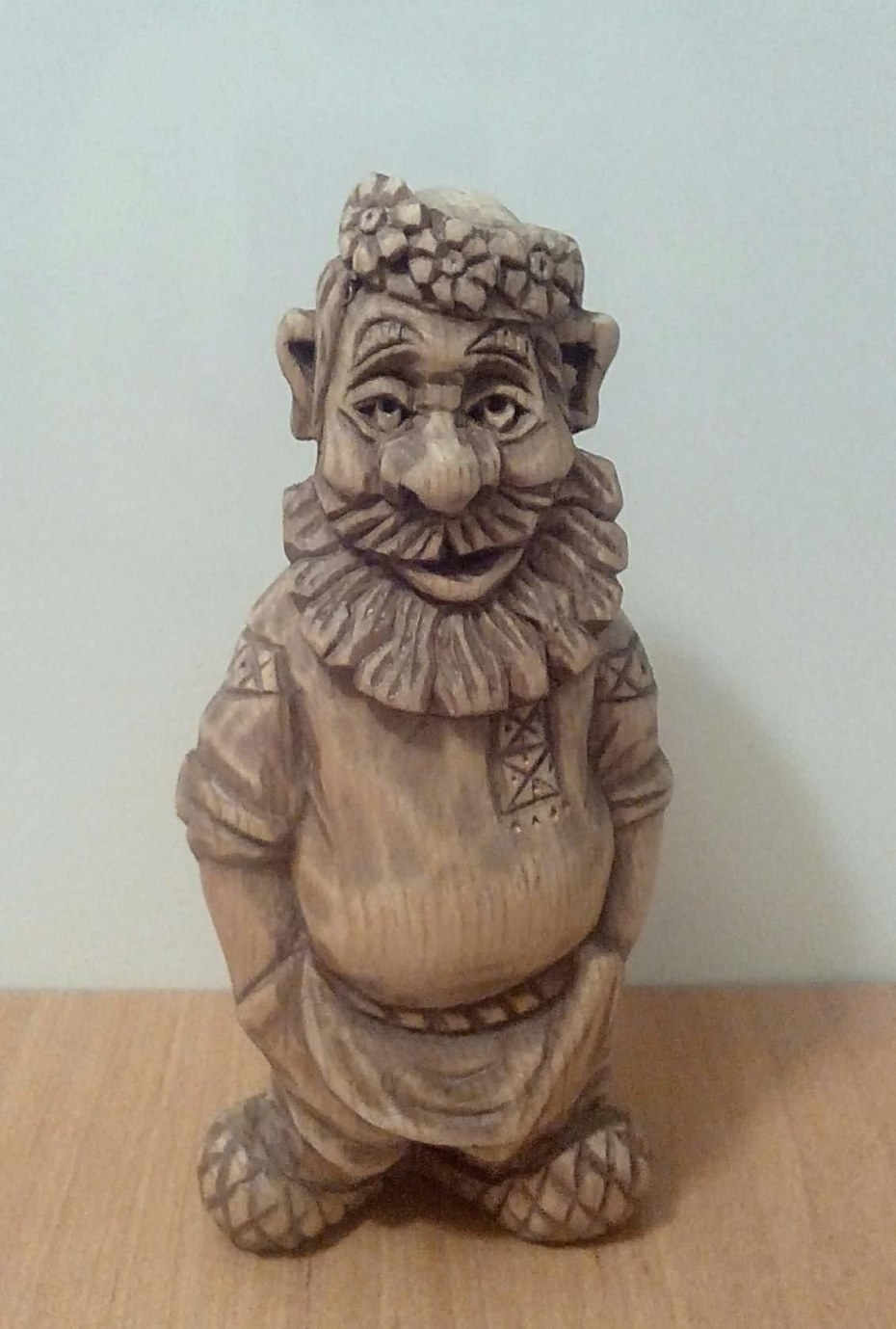 Фигурки домовых из дерева