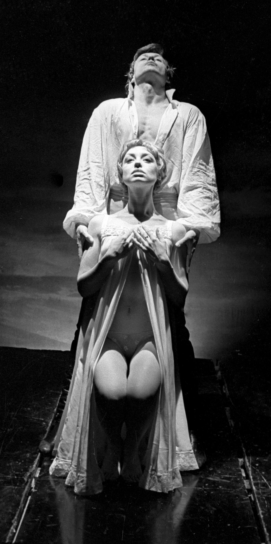 Голая в кино актриса Елена Кондулайнен