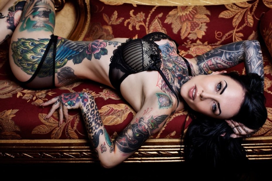 Порноактриса Николь Вайс