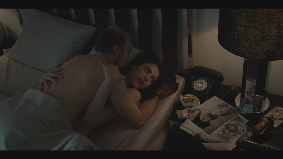 Маргарет Куэлли топлесс