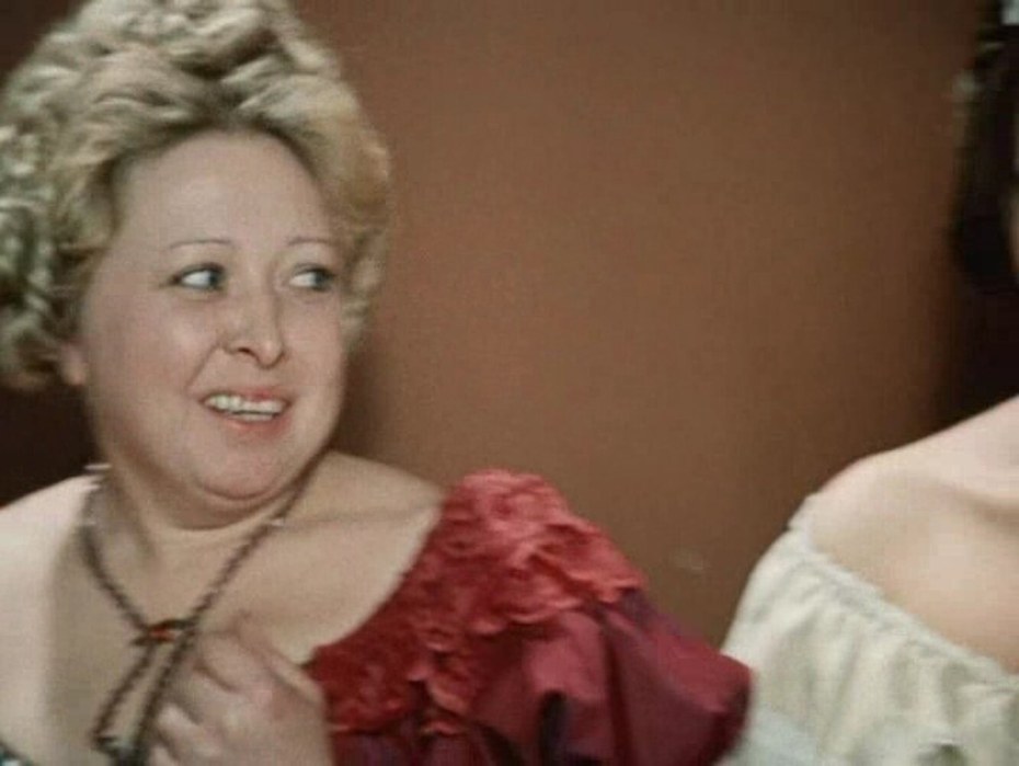 Голая ведущая Арина Шарапова