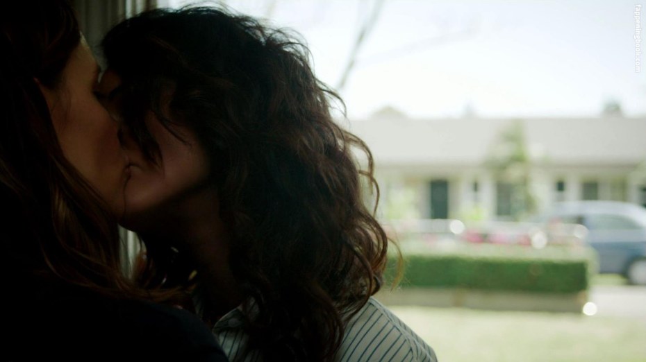 Бесплатно эротические сцены Леа Гибсон