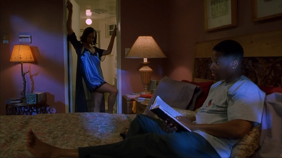 Дженьюари Джонс грудь