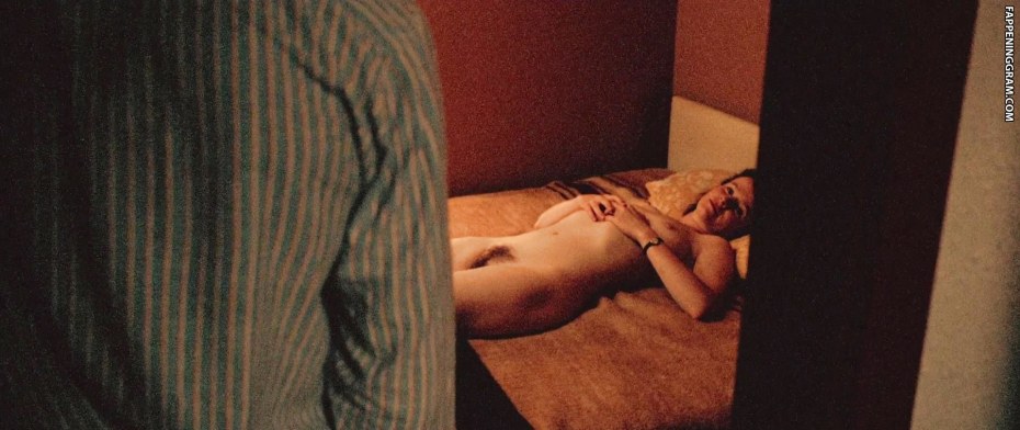 Эмили Уотсон постельные сцены