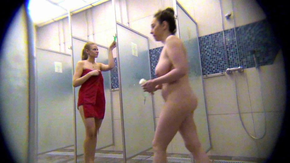 Скрытые камеры в женских душевых