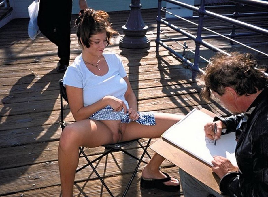 Без трусов в общественном