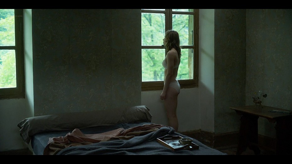 Голая актриса Лу де Лааж