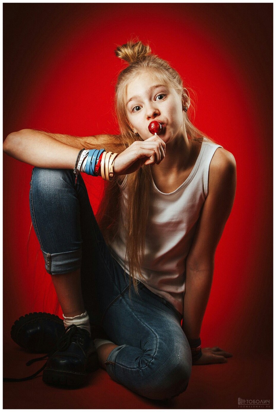 Наклейка девушка