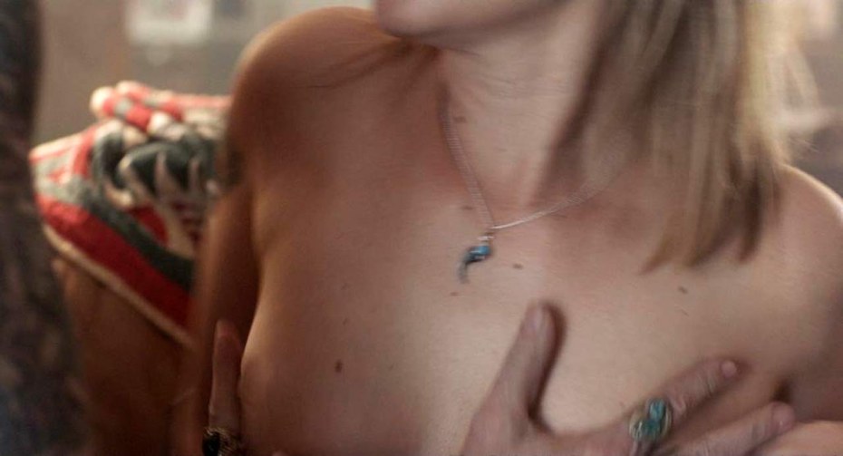 Пенелопа Митчелл сиськи