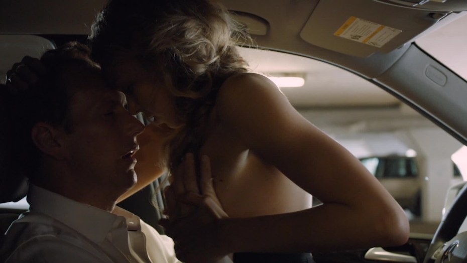 Рада Митчелл грудь