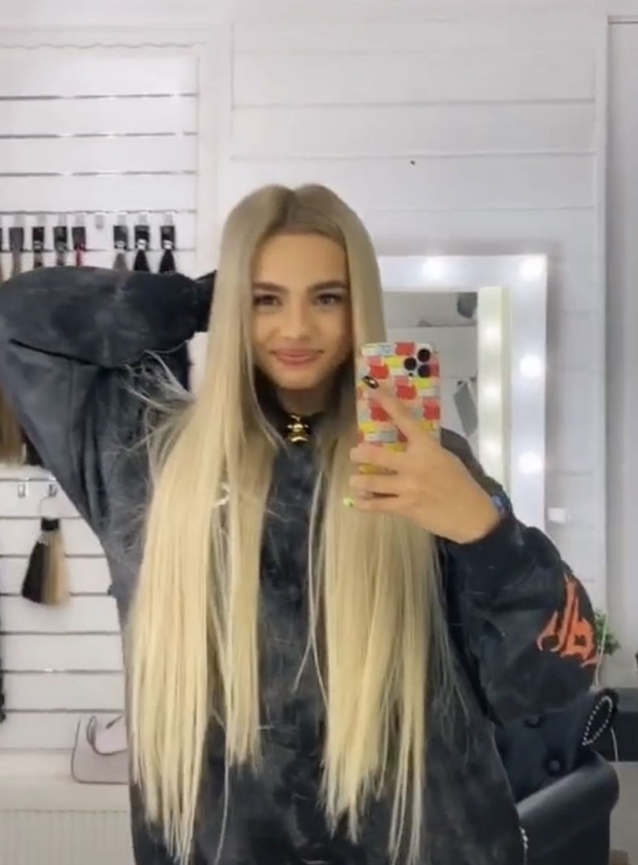 Валя карнавал с белыми волосами