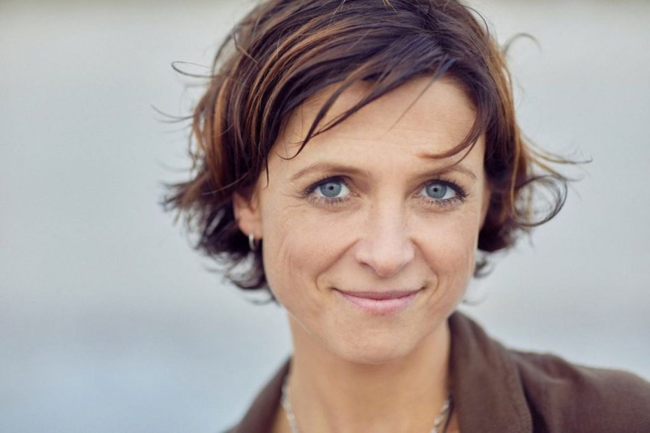 Элизабет Элам Bikini