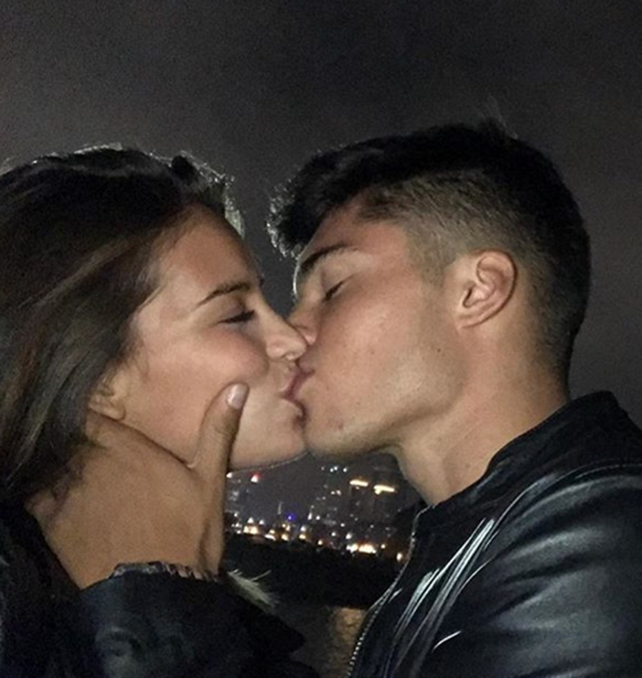 Desire Cordero ноги