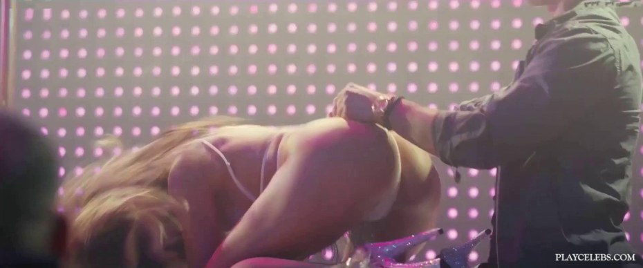 Лаура Лион анал в бассейне