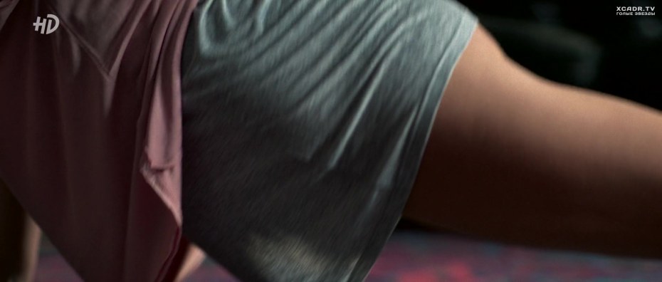 Аглая Тарасова ножки